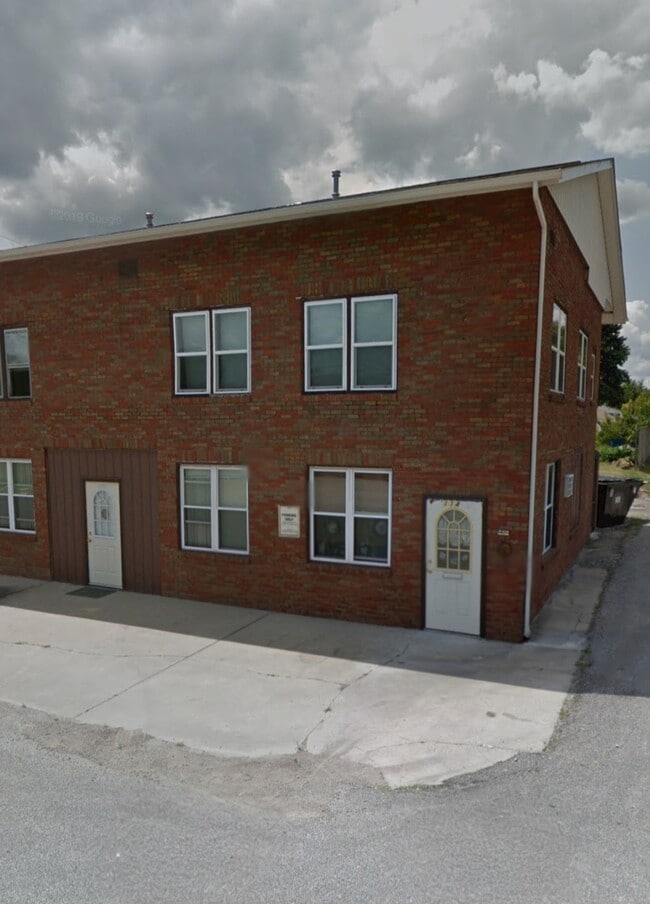 Building Photo - 114 S Mississippi St