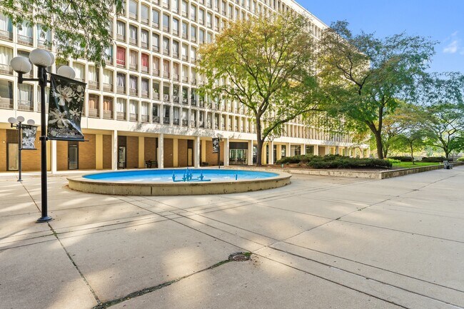 Building Photo - 1450 E 55th Pl