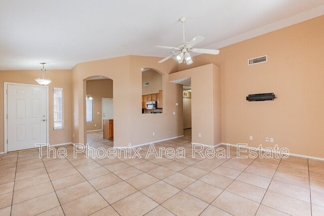 Building Photo - 1261 N Balboa Dr