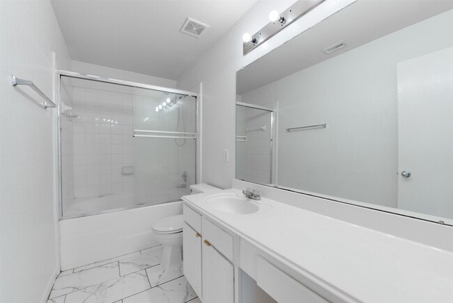 Building Photo - 8510 Village Hollow Ln