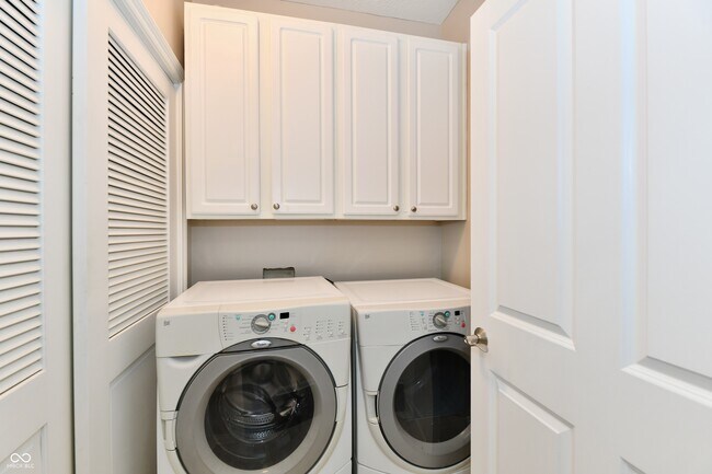 Building Photo - 8555 One W Dr