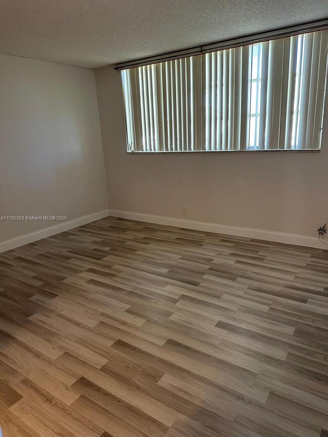 Building Photo - 8970 S Hollybrook Blvd