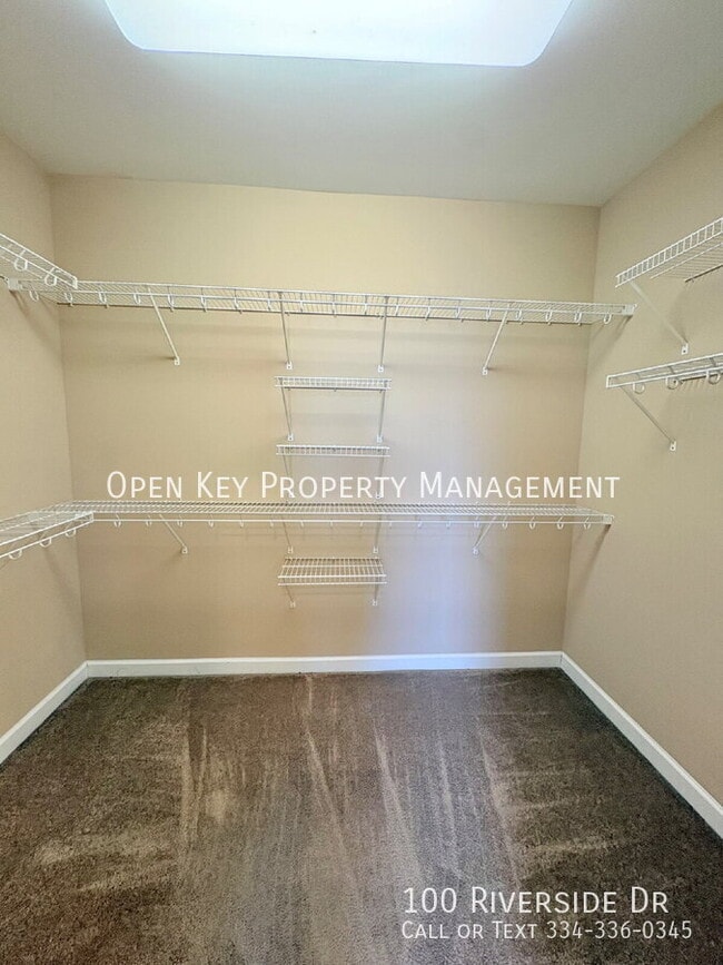 Building Photo - 100 Riverside Dr