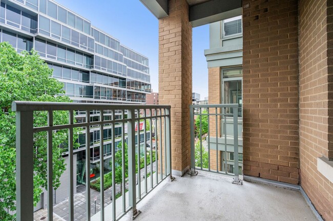 Building Photo - Upscale Living in Downtown DC! Pool, Gym, ...