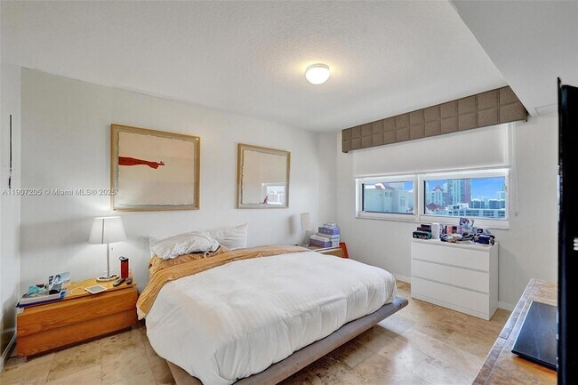 Building Photo - 19501 W Country Club Dr