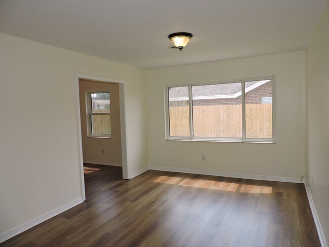 Building Photo - Nice home in Northeast Pensacola!
