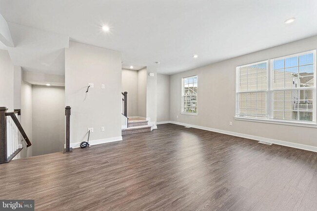 Building Photo - 2 Sparrow Cir