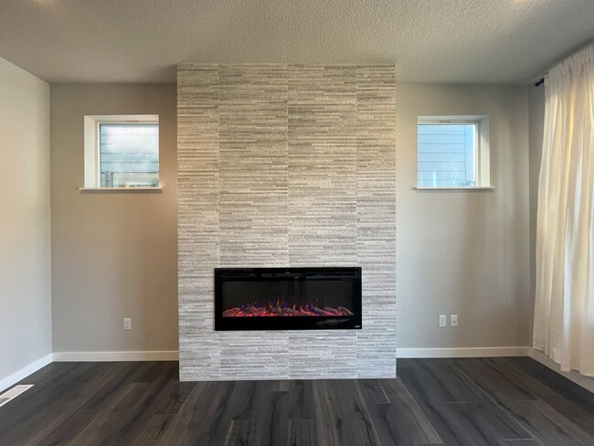 Building Photo - Three-Level Modern Living with Open Floor ...