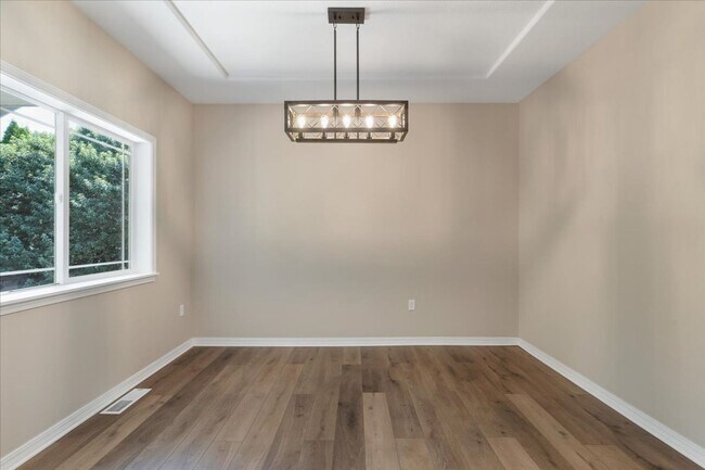 Building Photo - Contemporary West Salem Home