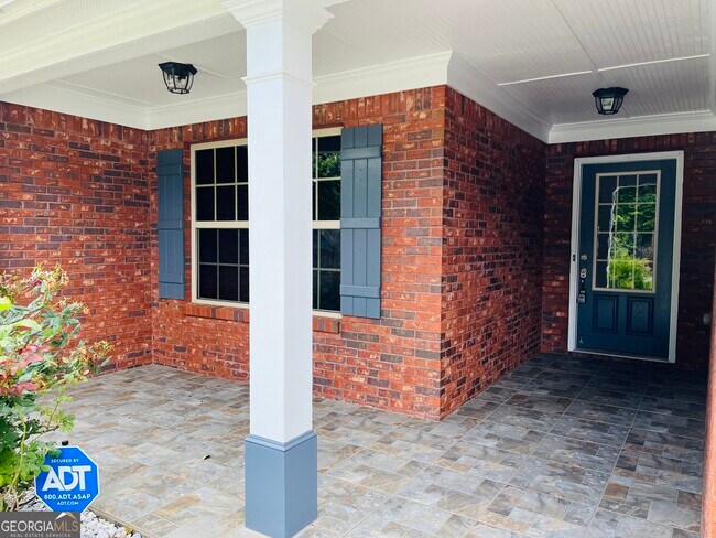 Building Photo - 5750 Crest Hill Dr NE