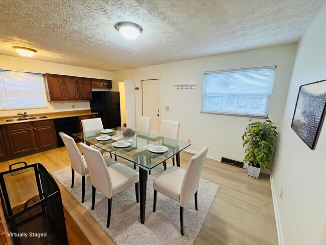 Building Photo - 1016 Lambeth Dr