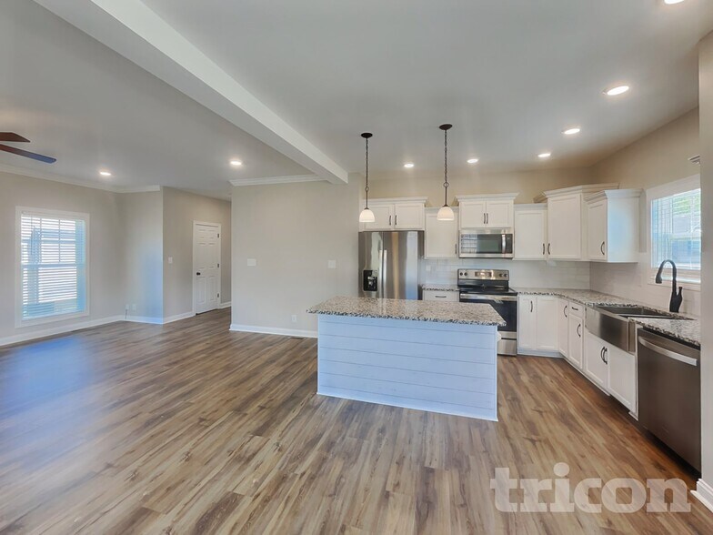 Building Photo - 129 Bonnell Dr