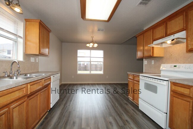 Building Photo - Conveniently Located!!!