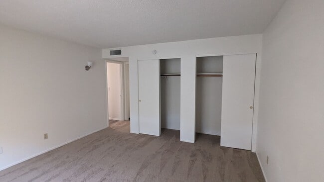 Building Photo - 6801 N Camino De La Tierra