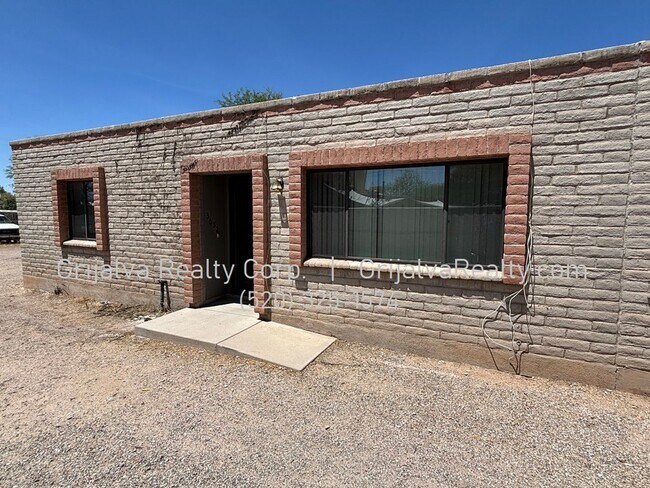 Primary Photo - 3648 E Blacklidge Dr