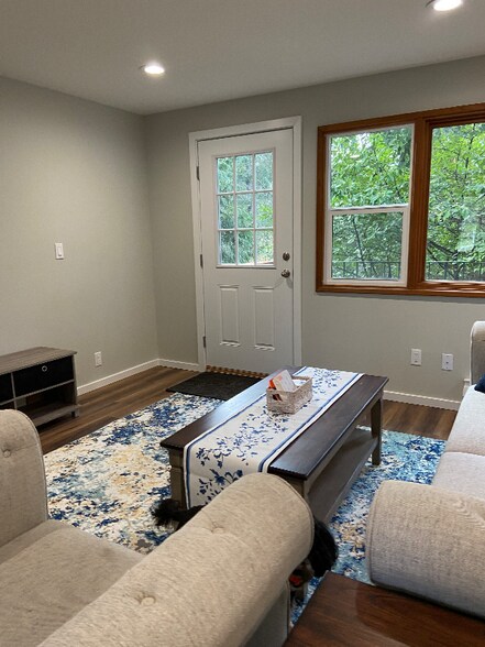 Building Photo - 204 SW Normandy Rd