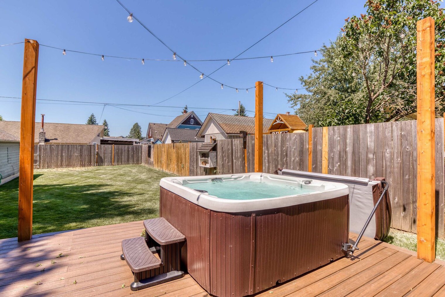 Building Photo - 214 Ave F