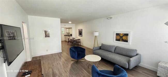 Building Photo - 9770 E Bay Harbor Dr