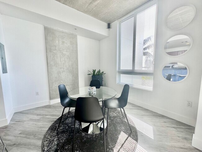 Building Photo - 300 S Australian Ave