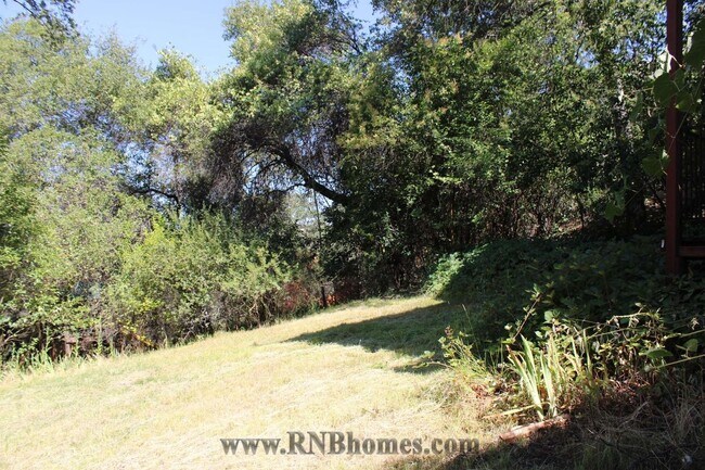 Building Photo - 677 Hoppe Ln