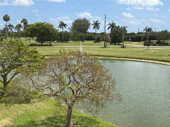 Building Photo - 9320 S Hollybrook Lake Dr