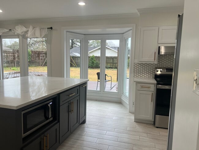 Building Photo - 5985 Rankin Dr