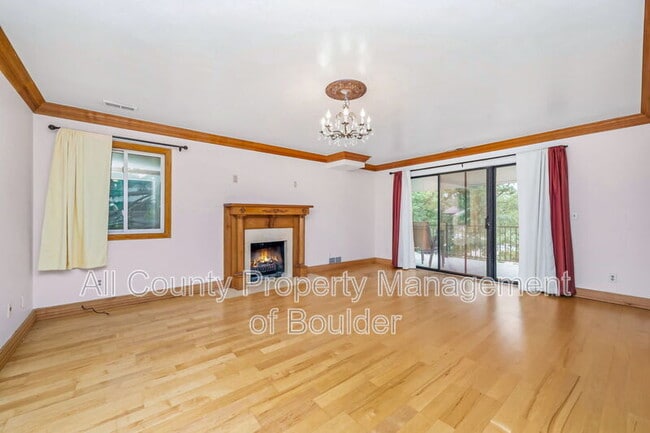 Building Photo - 600 Manhattan Dr