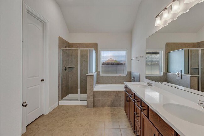 Building Photo - 15342 Majestic Knight Dr