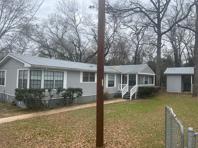 Building Photo - 2140 Hickory St