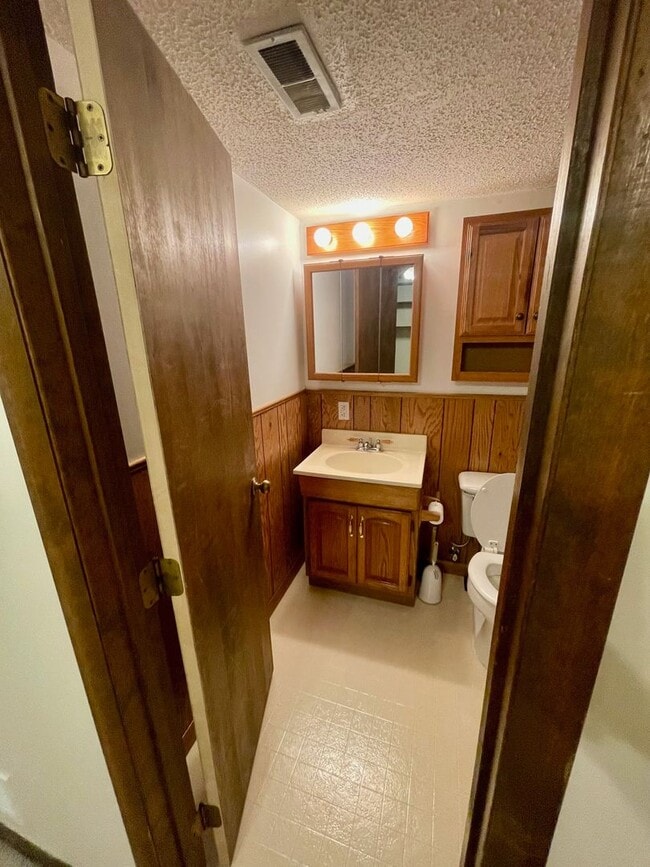Building Photo - Unique 4 Bedroom Home on Dead-End Road w/ ...