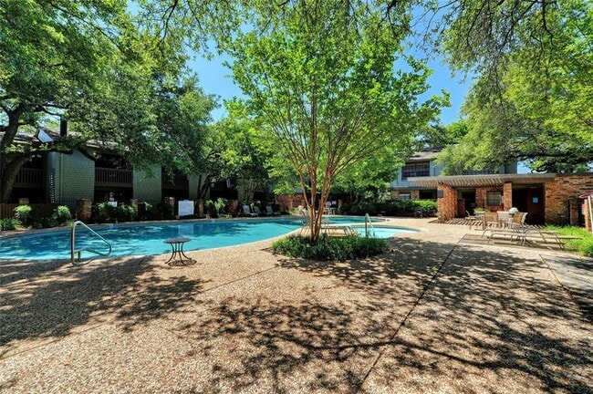 Building Photo - 7122 Wood Hollow Dr