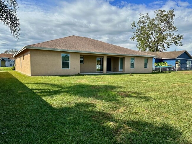 Building Photo - 4417 SW Baturro St