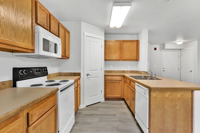 Building Photo - 6823 Noah Ct