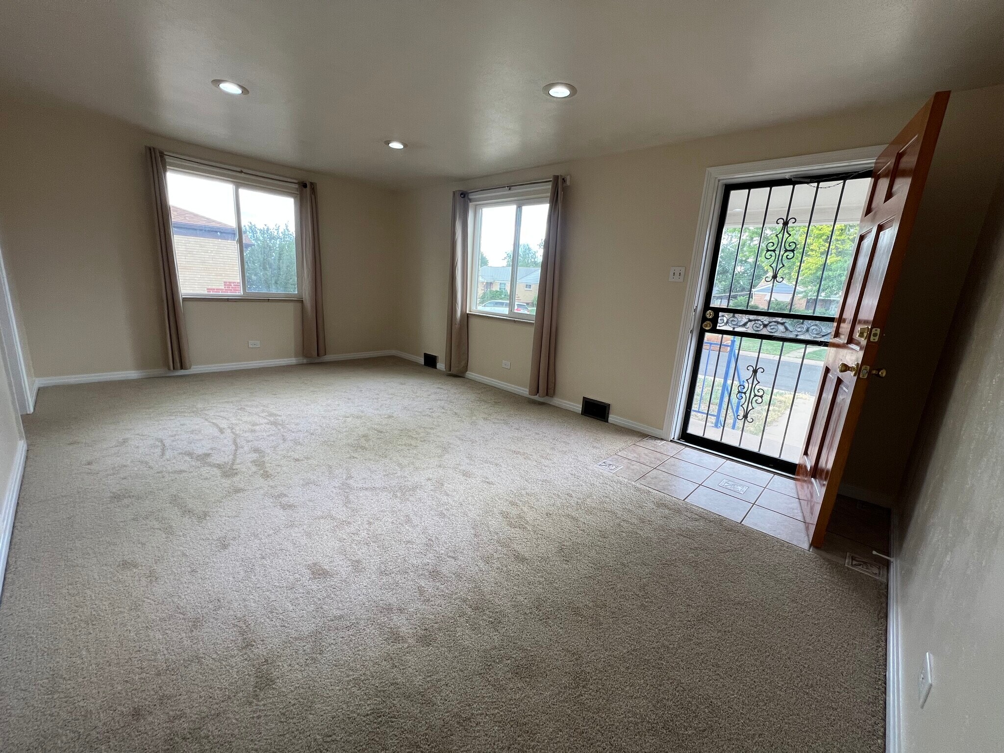Building Photo - 1328 S Beach Ct