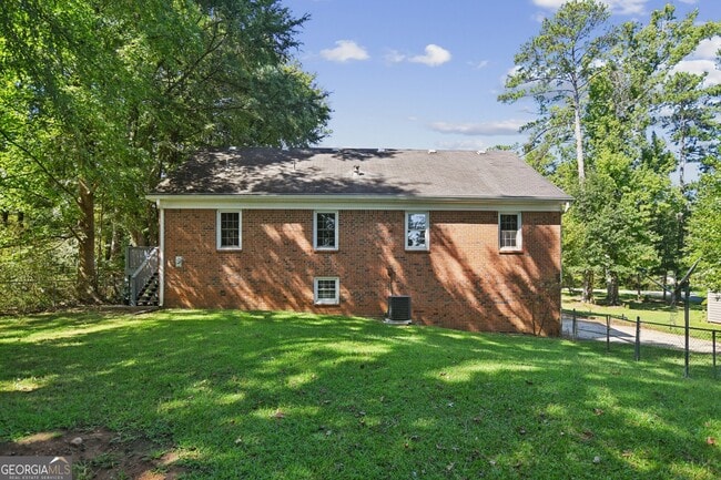 Building Photo - 5659 Whispering Pines Rd