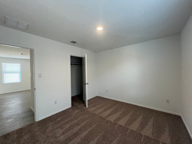 Building Photo - Charming 3/2 Home in Navarro Ranch