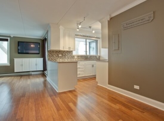 Building Photo - 338 W Miner St