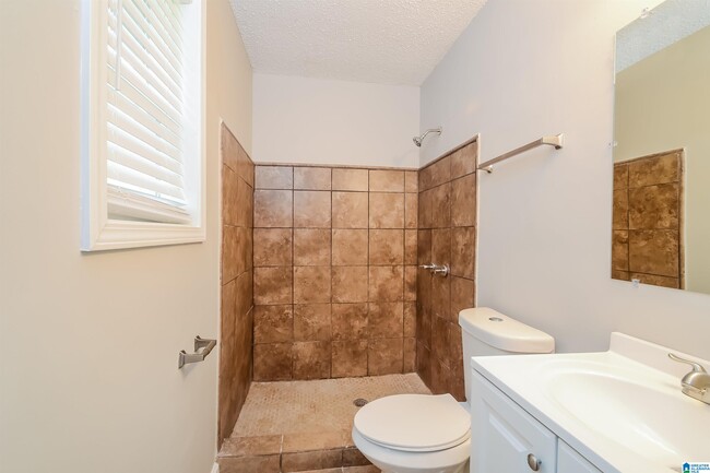 Building Photo - 721 Sleepy Hollow Dr