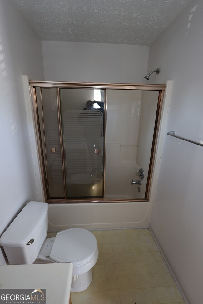 Building Photo - 5460 Hampton Ct