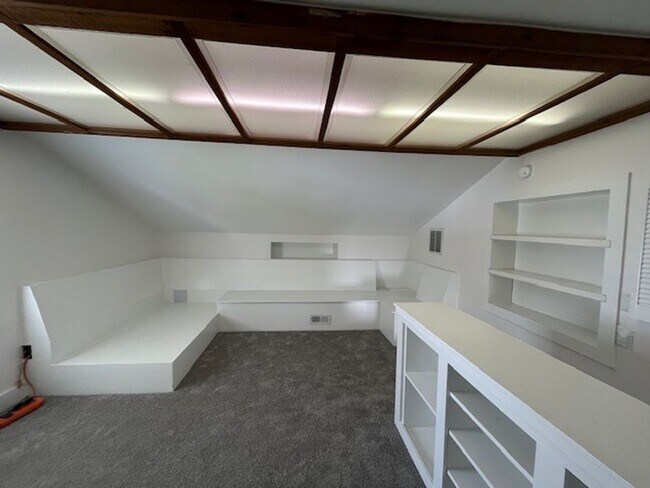 Building Photo - Recently updated 3 bedroom 2 bath home in King Grants