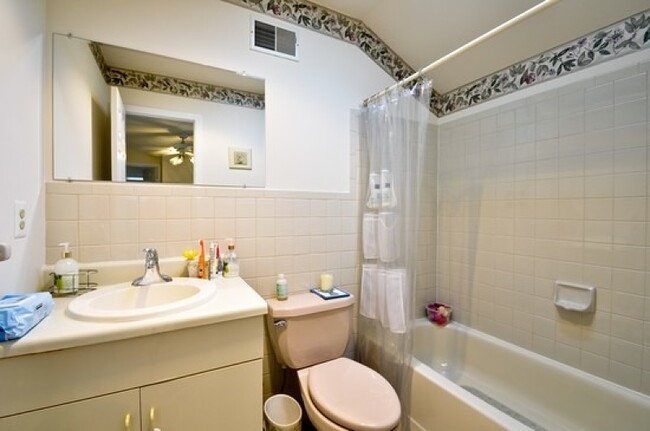 Building Photo - 228 Clarken Dr