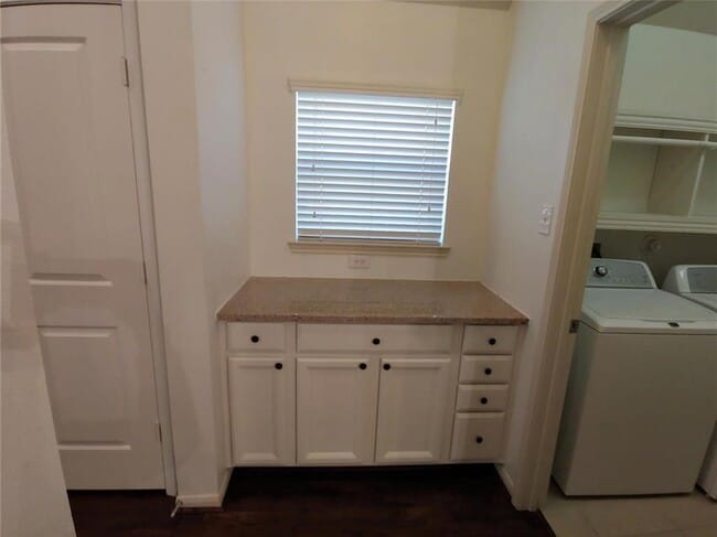 Building Photo - 3122 Crescent Oaks Park Ln