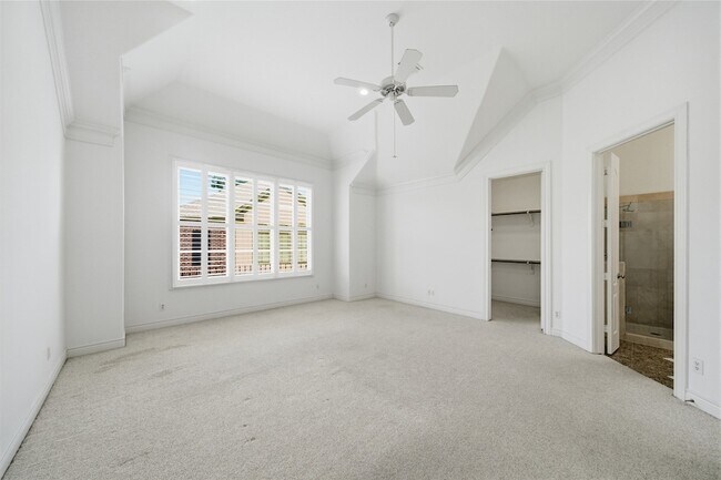 Building Photo - 1329 Hyde Park Blvd