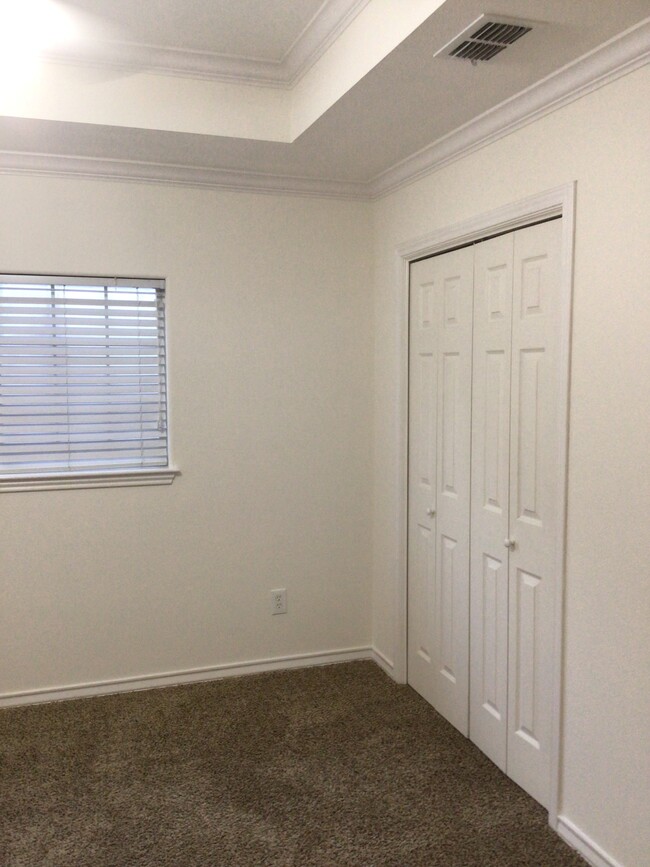 Building Photo - 13554 Peseta Ct
