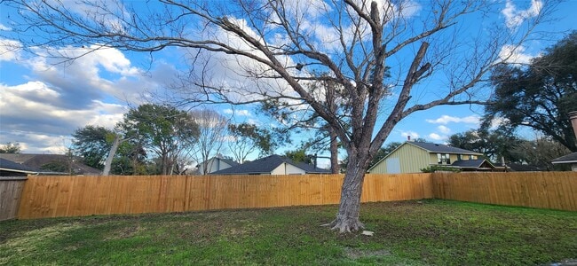 Building Photo - 15334 Oak Terrace Dr