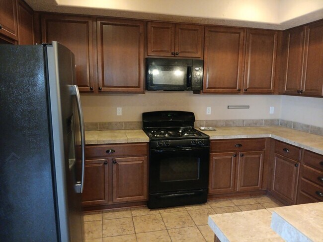 Building Photo - 4 Bedroom, 2 Bathroom! Lovely Home Coming Soon!