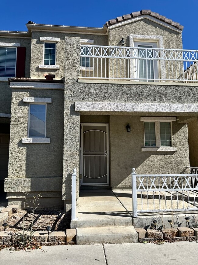 Building Photo - 3 Bedroom/2.5 Bath Family Home