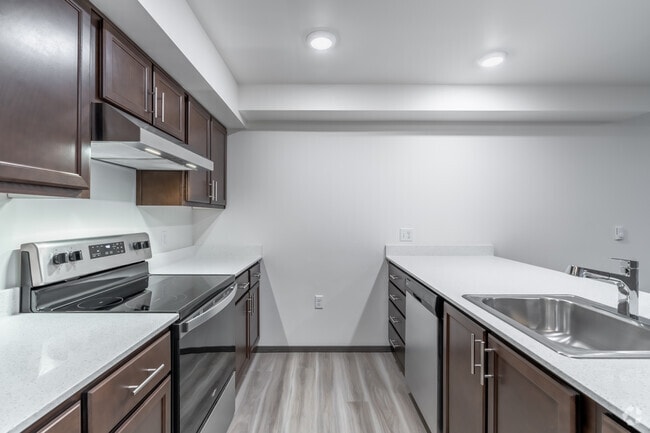 2BR, 2BA - 823SF - Kitchen - Markwood Apartments