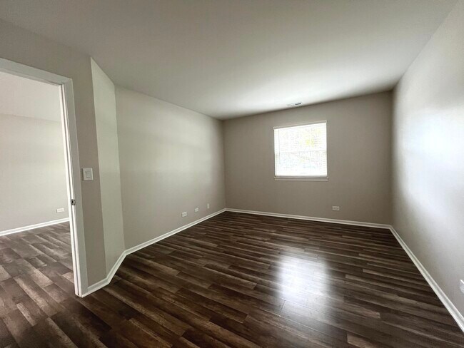 Building Photo - 546 E Shag Bark Ln