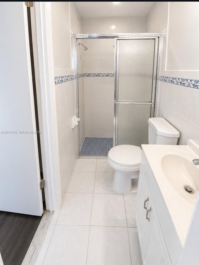 Building Photo - 539 Sabal Palm Dr